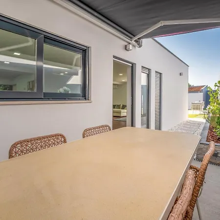 Pensión Guestready - Belas 4*